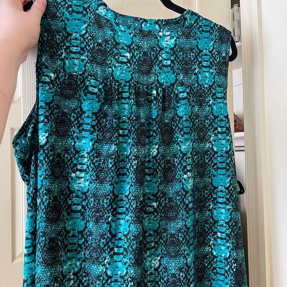 NWOT Stretch Tank Notations - Picture 3 of 5